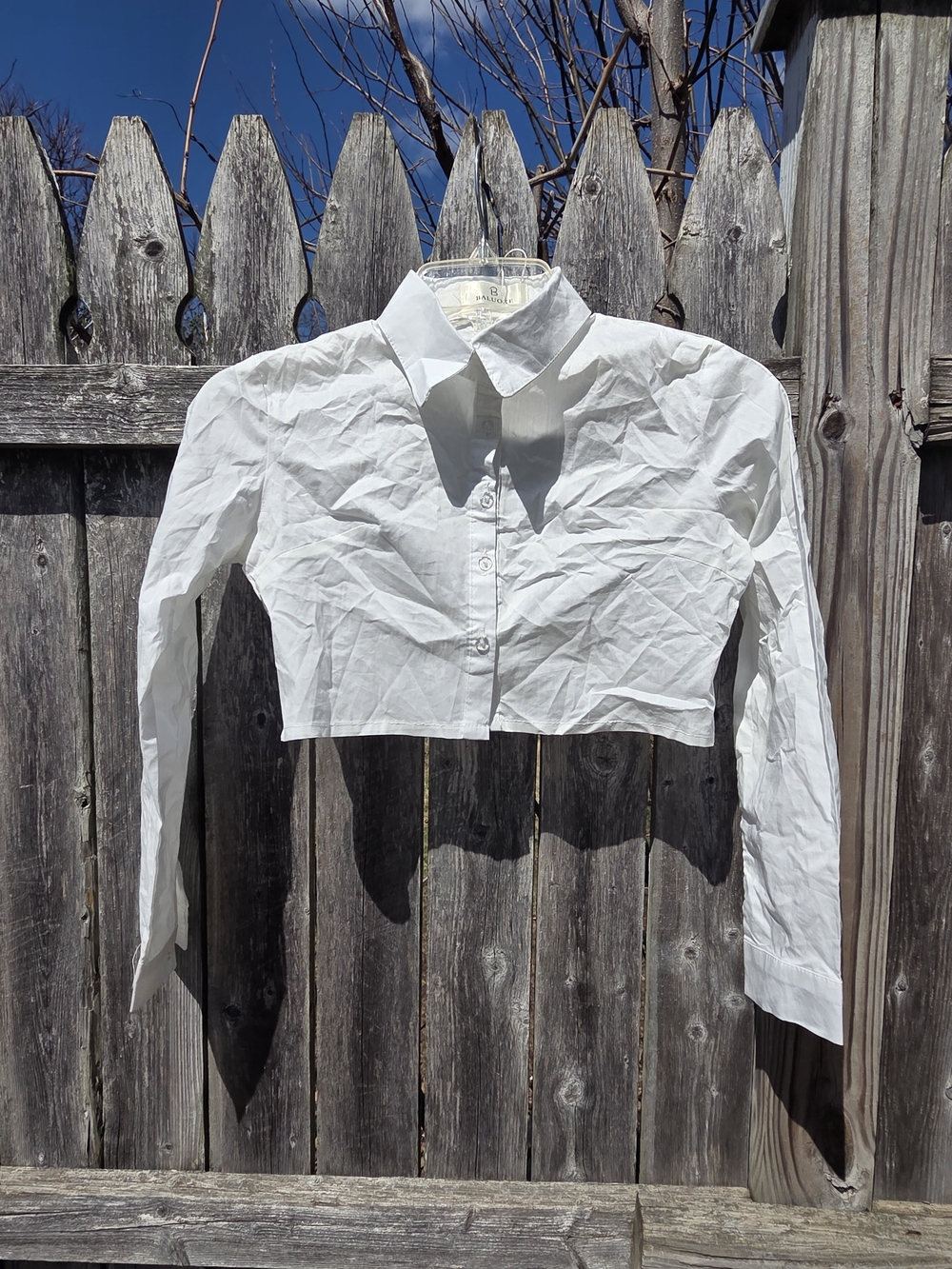 Cropped White Button-Down Shirt with Classic Collar